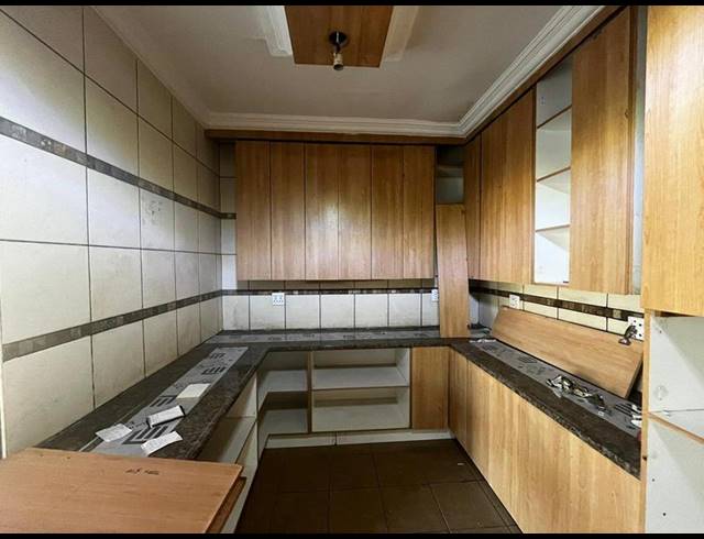 5 BEDROOM HOUSE FOR SALE IN DRIE RIVIERE